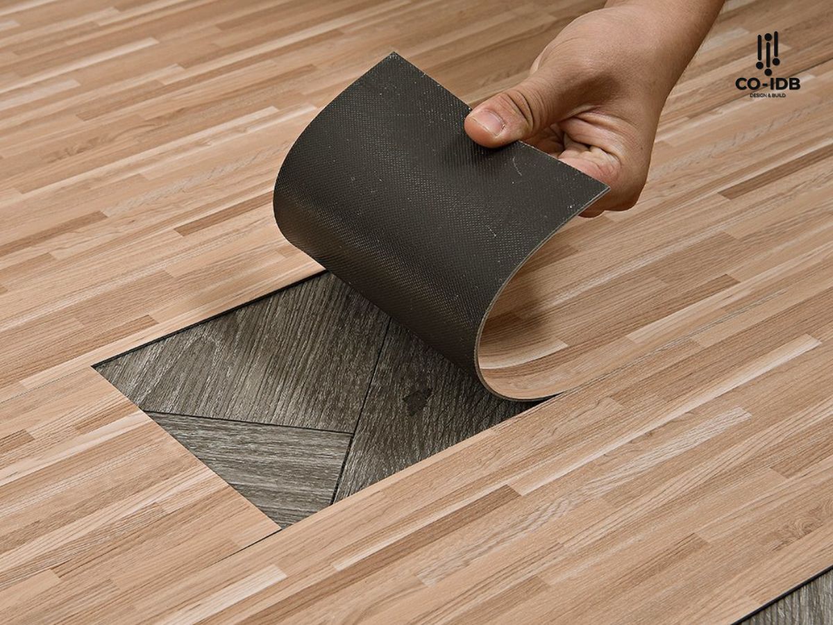 Bên cạnh những ưu điểm, chất liệu Vinyl cũng dễ trầy xước khi gặp vật sắc nhọn