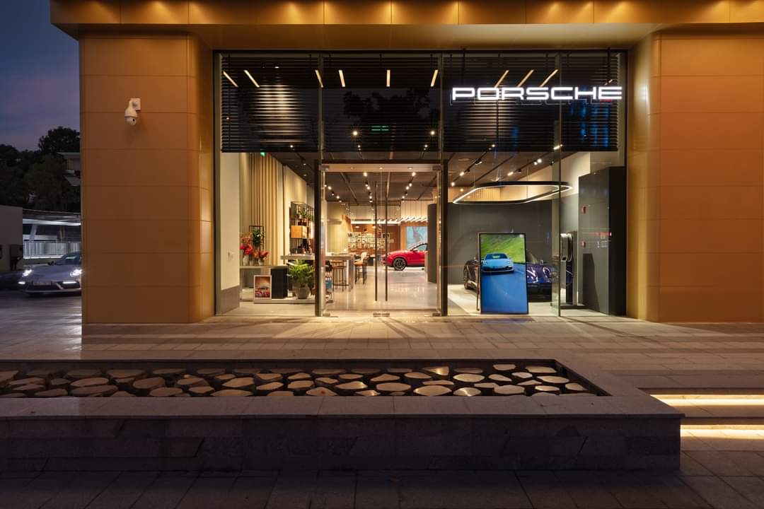 Thiết kế thi công showroom ô tô