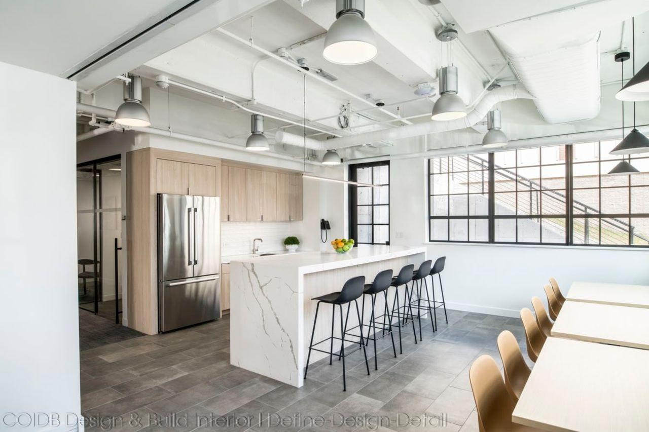 Pantry và không gian thư giãn cần tạo cảm giác thoải mái, ấm cúng để nhân viên nạp lại năng lượng.