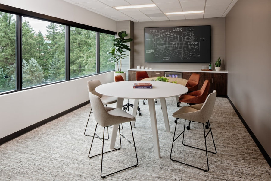 Mẫu bàn họp cho phòng họp nhỏ phù hợp cho nhân sự trong việc brainstorming