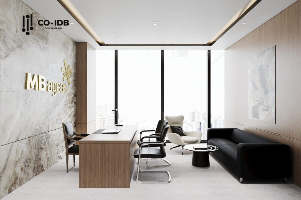 Phòng cấp cao được thiết kế với cửa kính lớn tạo nên sự tươi sáng cho toàn bộ không gian 