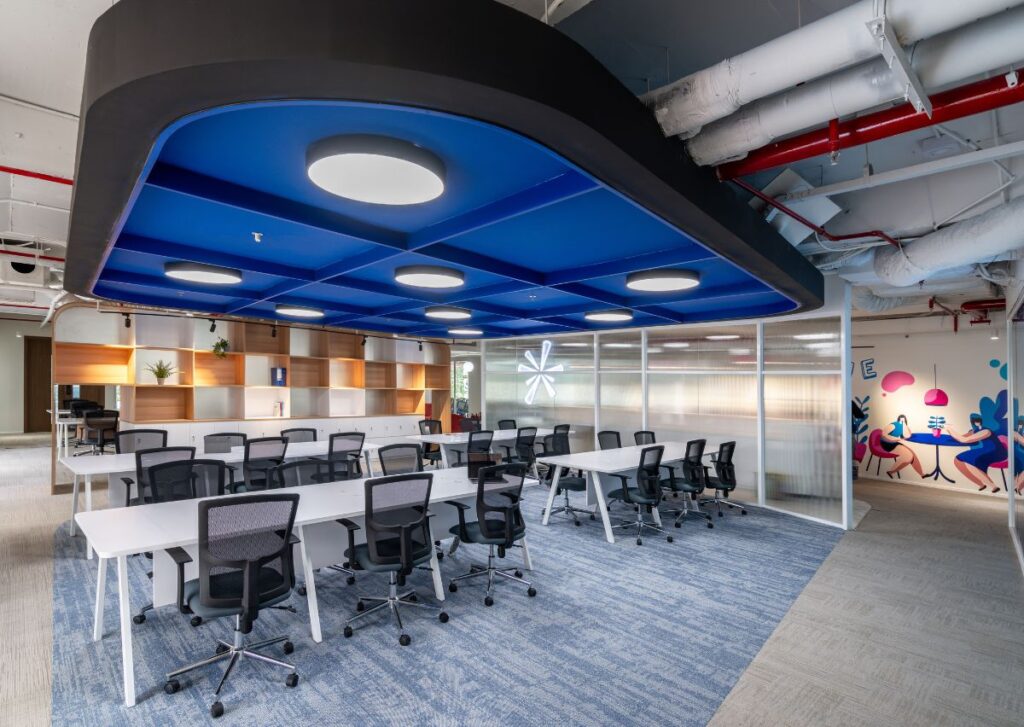 Khu vực làm việc chung dự án văn phòng mb hiện đại được sử dụng vách ngăn kính linh hoạt