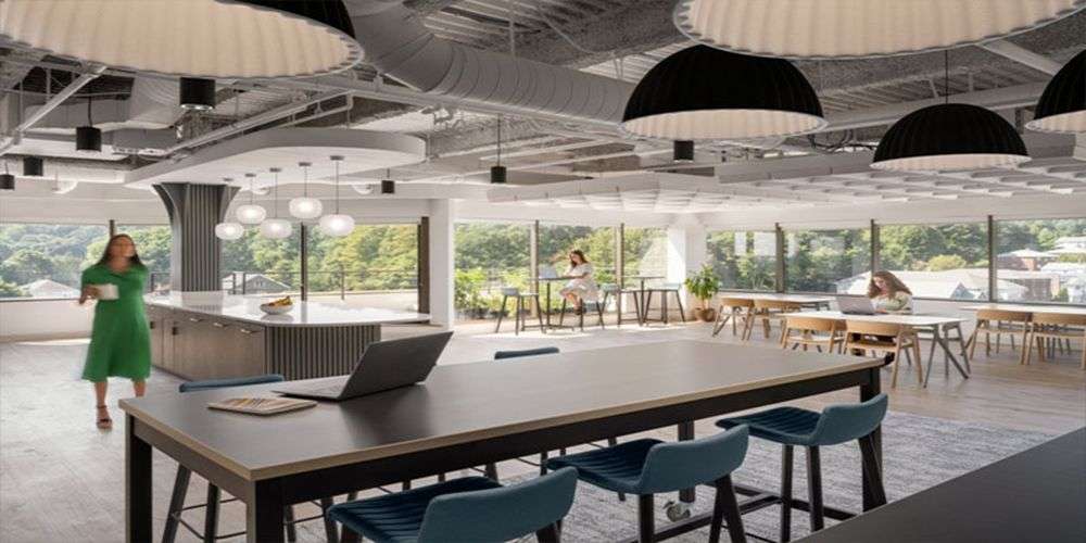 Quầy pantry vô cùng rộng rãi và tươi sáng nhờ vào thiết kế cửa kính lớn tận dụng ánh sáng bên ngoài