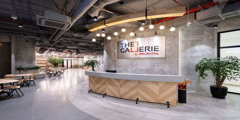 Quầy lễ tân mang hơi hướng industrial toát lên vẻ độc đáo