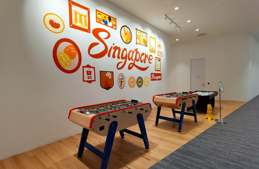 Khu vực nghỉ ngơi của nhân viên được thiết kế với gam màu tươi sáng