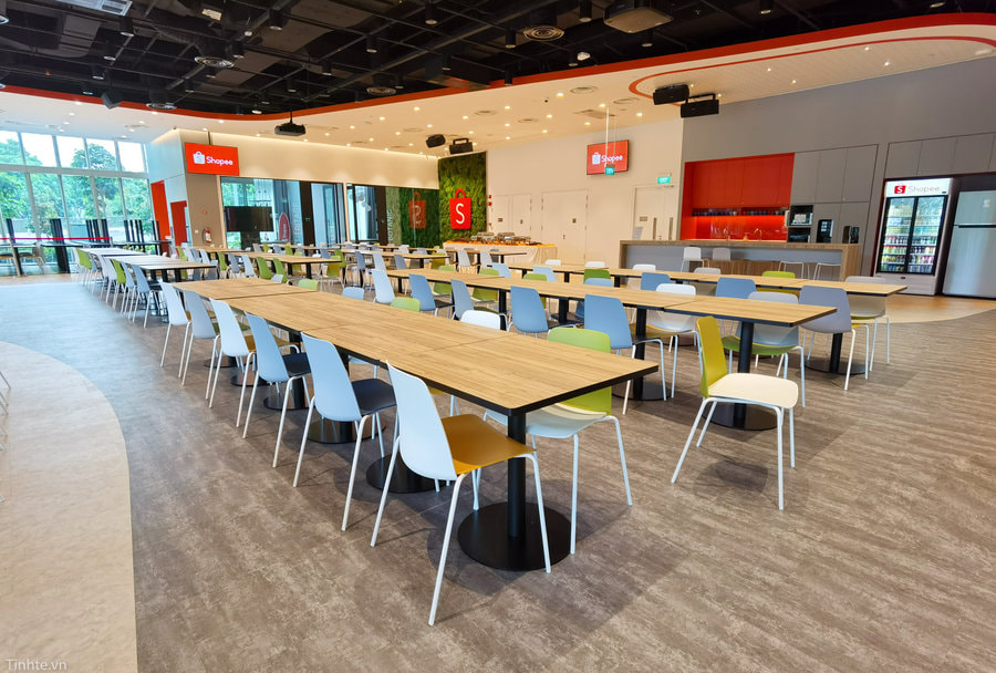 Không gian pantry rộng lớn theo phong cách hiện đại đẹp mắt 