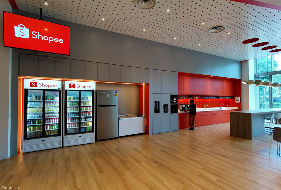 Thiết kế văn phòng Shopee tại Malaysia đầy ấn tượng với hệ trần được thiết kế cách điệu độc đáo