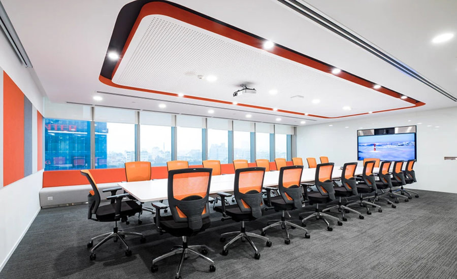 Không gian phòng họp được thiết kế với sắc cam chủ đạo đầy tươi sáng