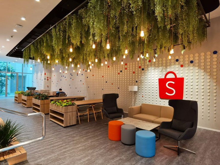 Không gian thảo luận vô cùng sinh động và có thêm điểm nhấn ở hệ trần cây cực độc đáo