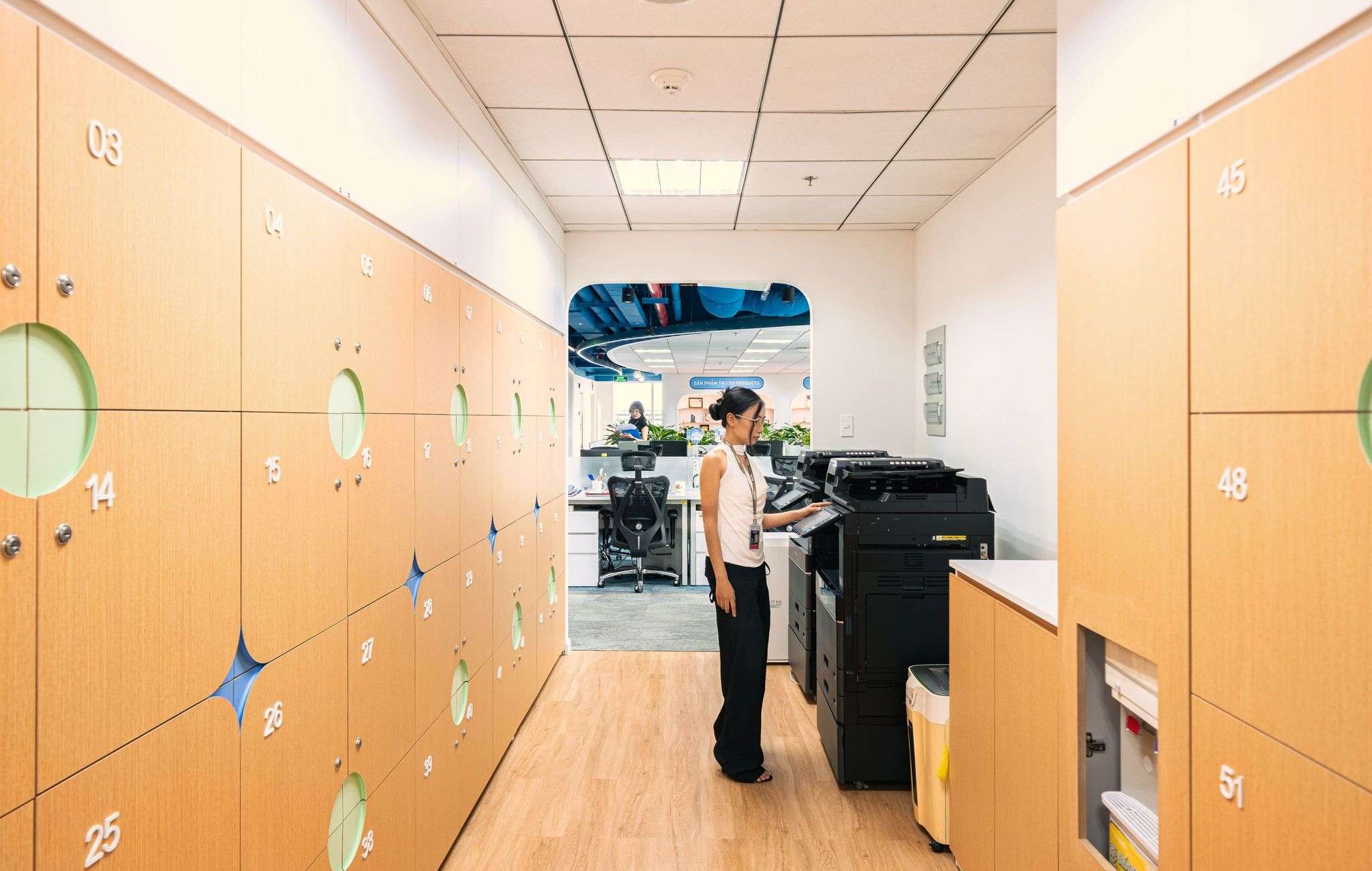 Hệ tủ khóa tích hợp ngay khu vực in ấn rất hiện đại sáng tạo