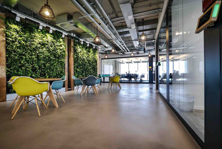 Không gian văn phòng làm việc được thiết kế theo bố cục mở vô cùng thông thoáng