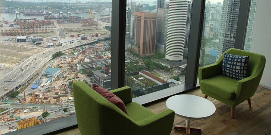 Khu vực thảo luận được thiết kế tận dụng nguồn sáng tự nhiên giúp toát lên vẻ tươi mới