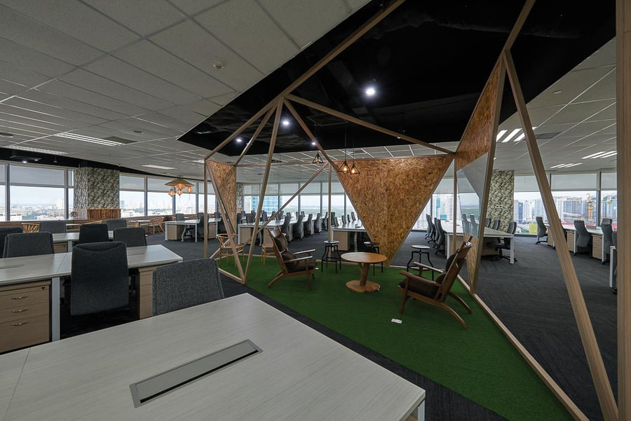 Khu vực thảo luận được bố trí giữa không gian văn phòng cực ấn tượng