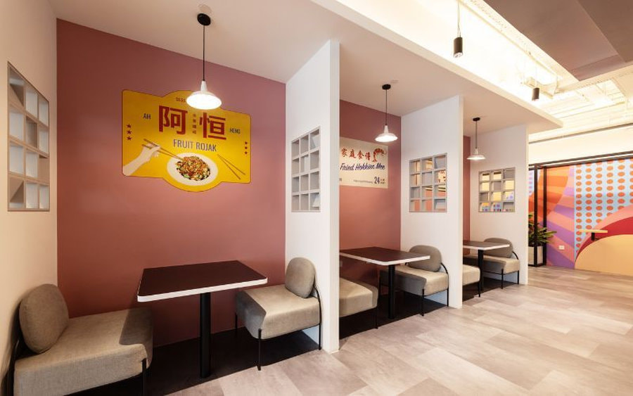 Không gian ăn uống thiết kế ngăn cách bởi vách kịch trần giúp tạo sự riêng tư