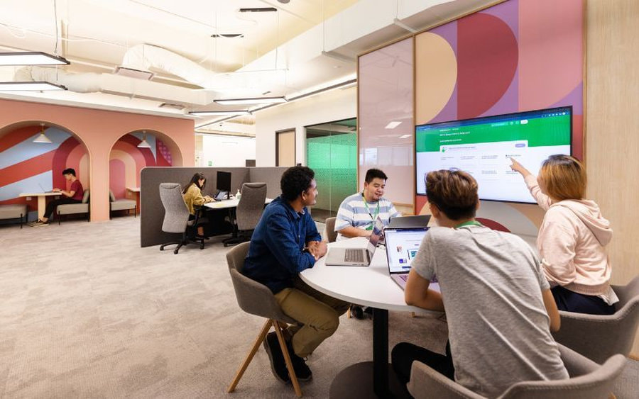 Khu vực thảo luận được thiết kế không gian chung và booth riêng đáp ứng được đa dạng nhu cầu của nhân viên