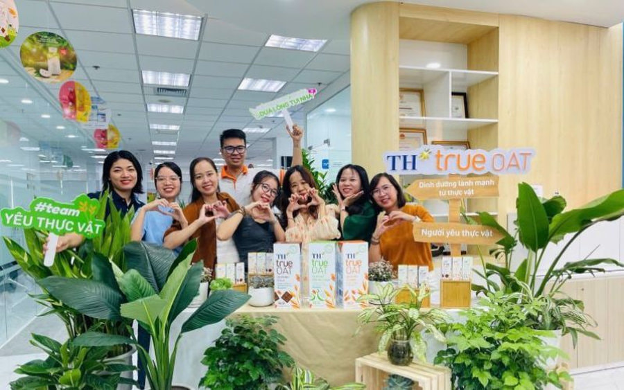 Thiết kế không gian văn phòng với chất liệu gỗ chủ đạo tạo nên một tổng thể ấm cúng